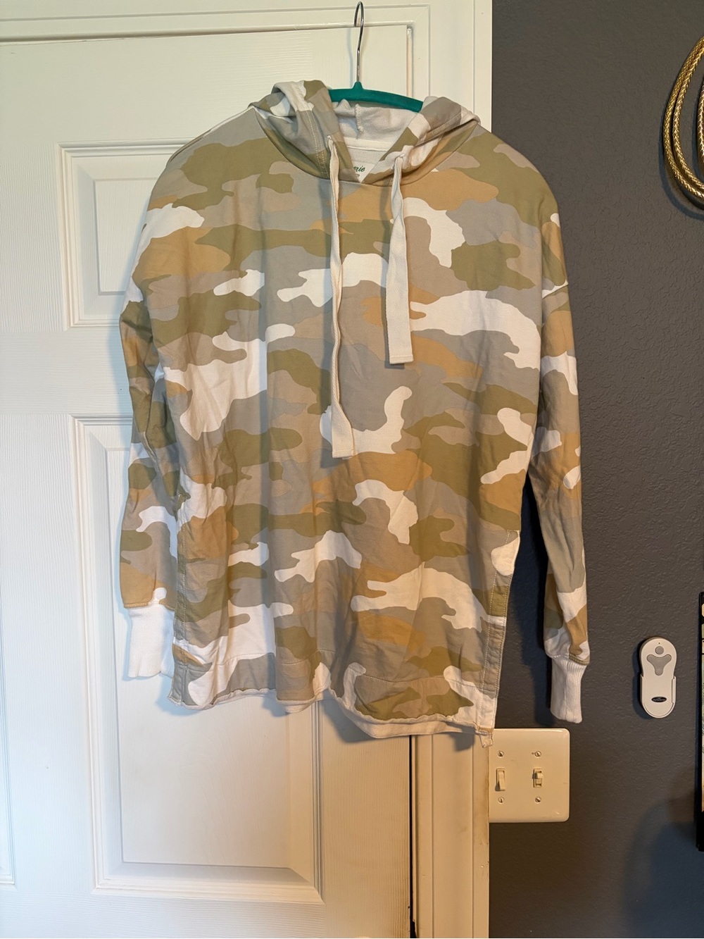 aerie women’s Beige Green Camo Hooded Shirt